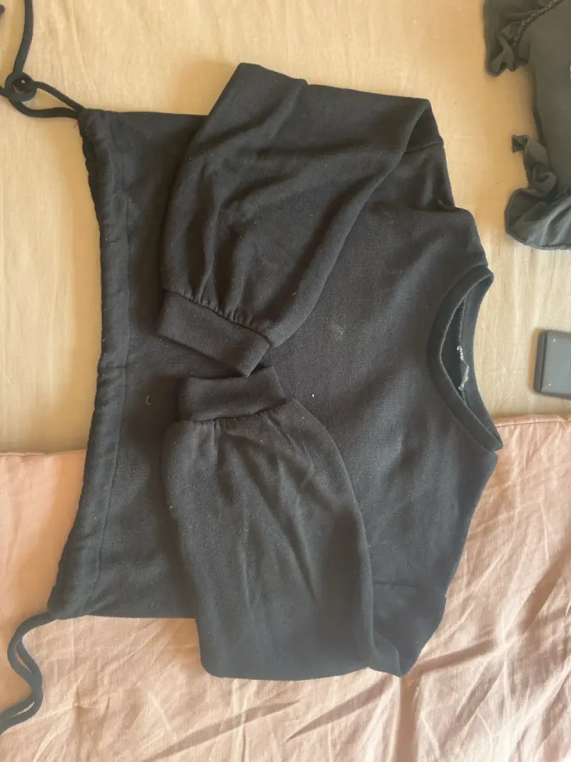 Polerón negro con lazos Zara - 1