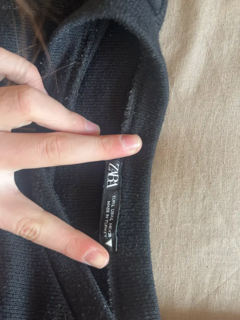 Polerón negro con lazos Zara - 2