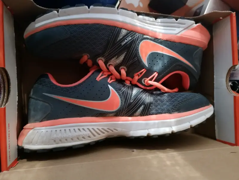 Zapatillas deportivas azul y naranja - 1