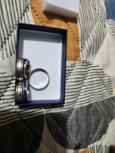 Conjunto de anillos con detalles azules - miniatura 3