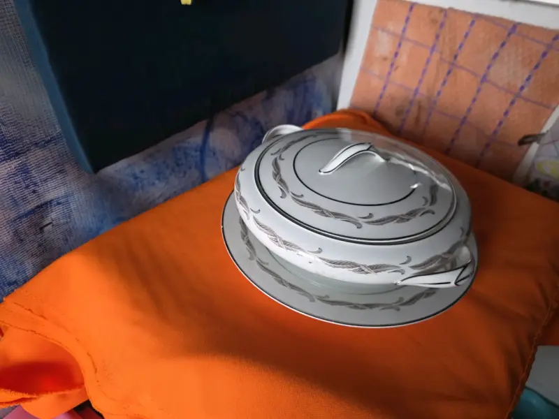 Fuente de porcelana con tapa - 1