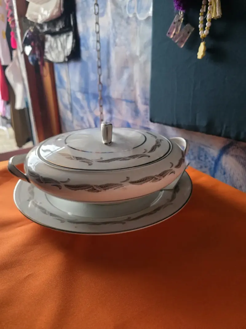 Fuente de porcelana con tapa - 2