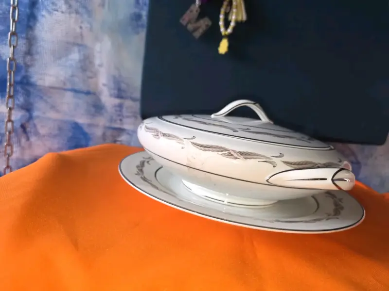 Fuente de porcelana con tapa - 3