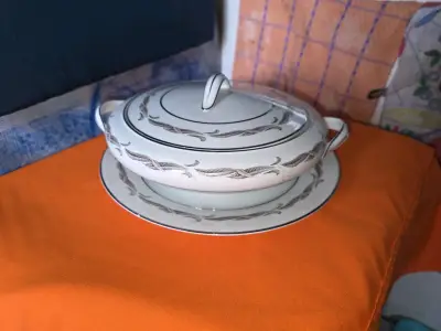 Fuente de porcelana con tapa - miniatura 4