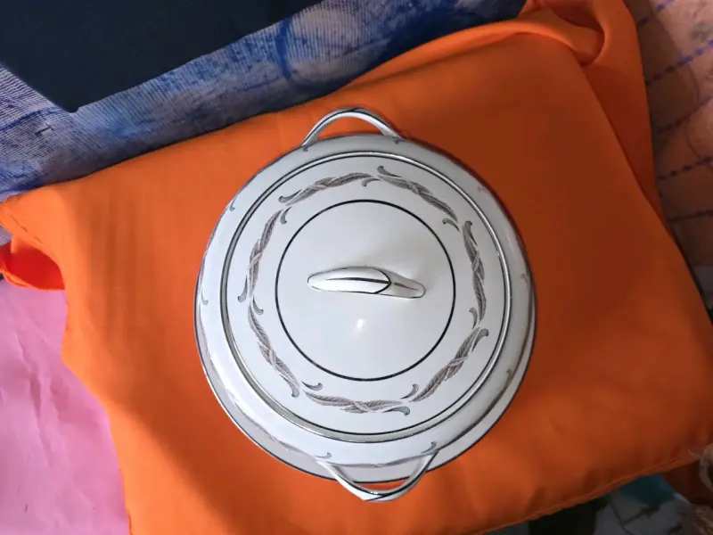 Fuente de porcelana con tapa - 5