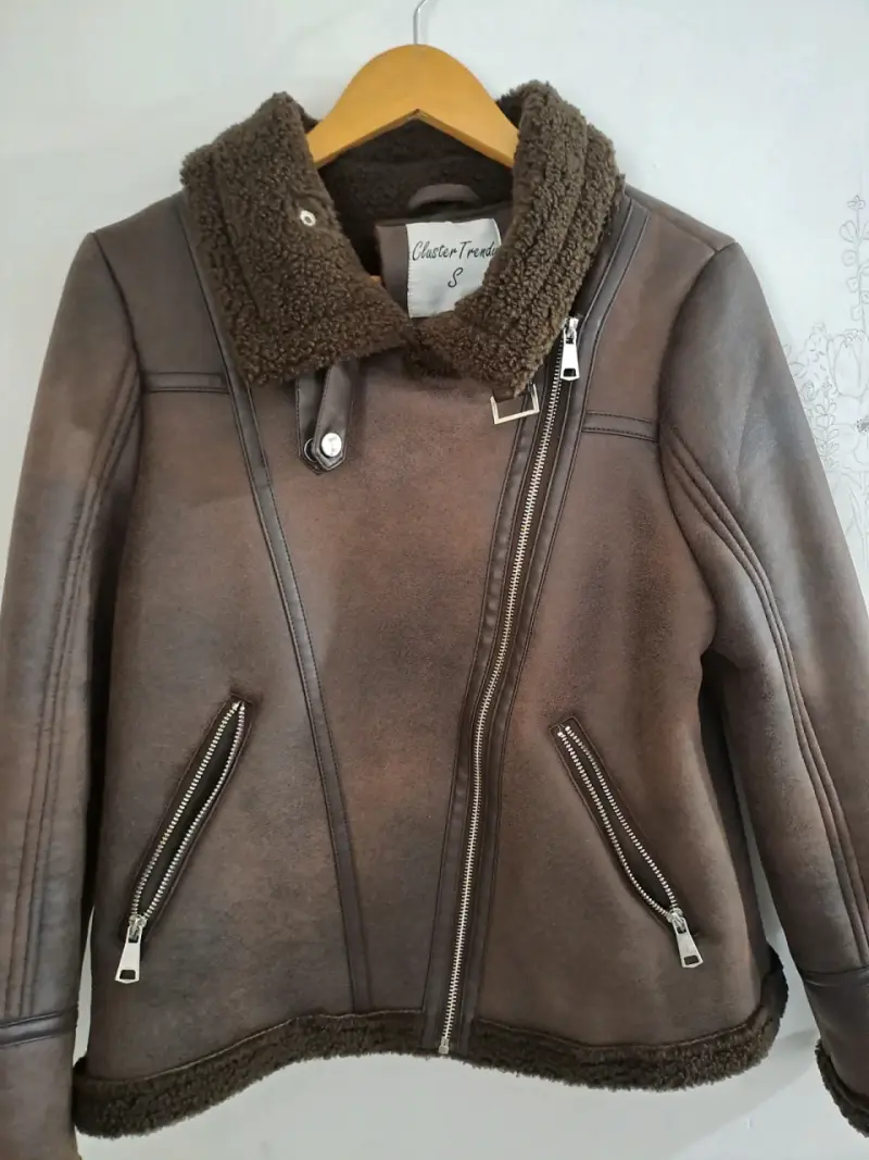 Chaqueta marrón con cuello de borrego - 1
