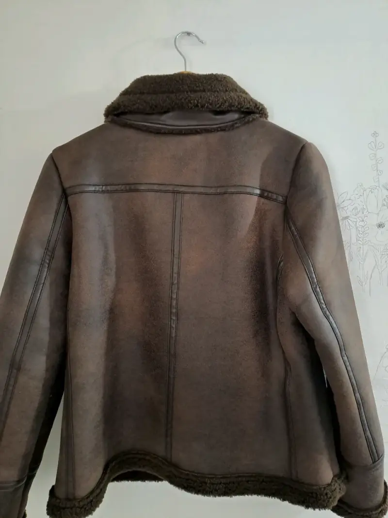 Chaqueta marrón con cuello de borrego - 6