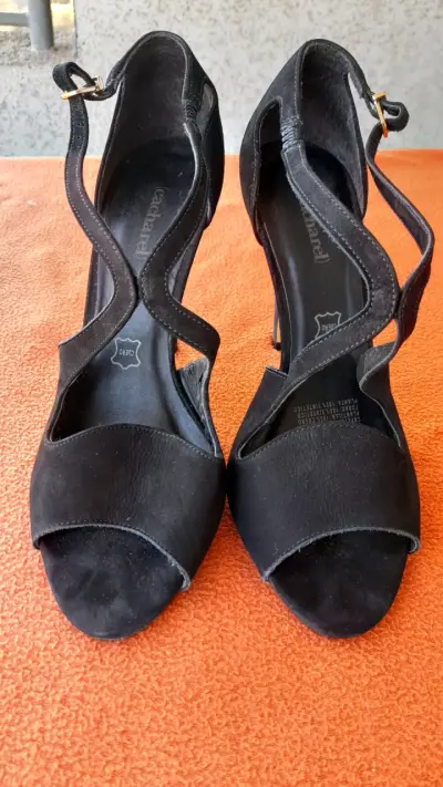 Tacones altos negros - miniatura 4