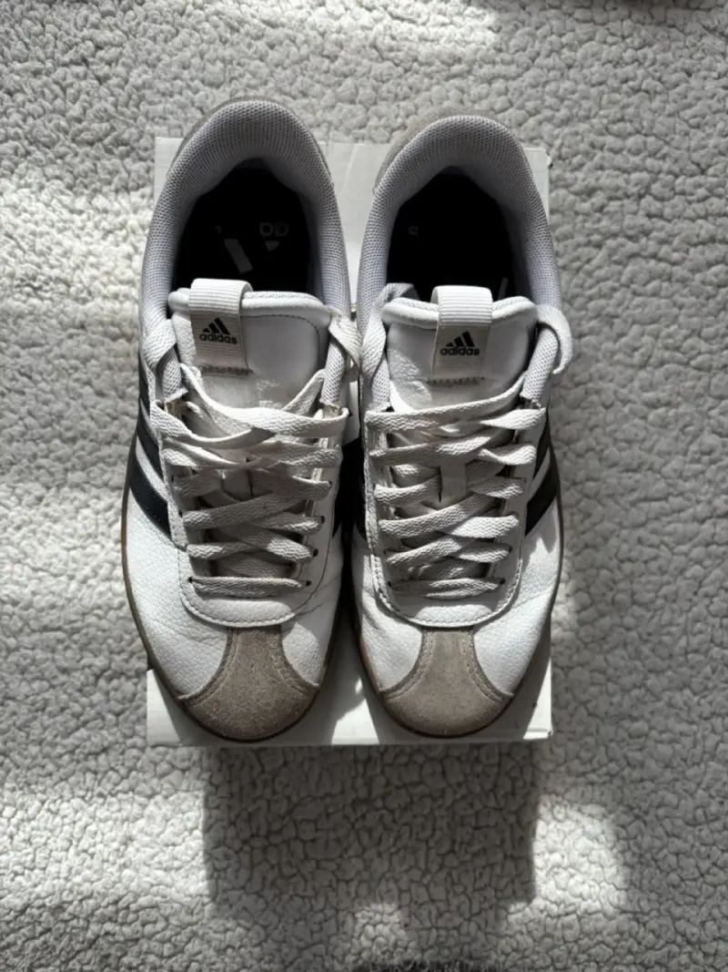 Zapatillas Adidas blancas con negro - 2