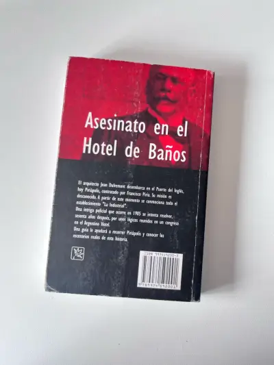 Libro Asesinato en el Hotel de Baños - miniatura 2