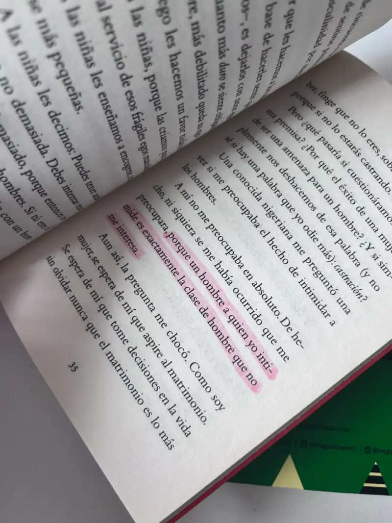Set de libros feministas Chimamanda Ngozi Adichie - 3
