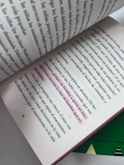 Set de libros feministas Chimamanda Ngozi Adichie - miniatura 3