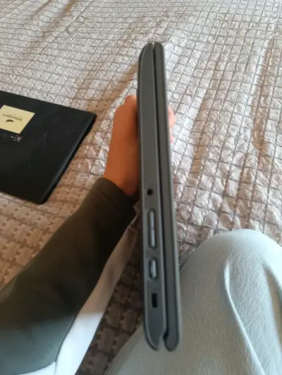 Laptop Lenovo Chromebook usada - miniatura 4