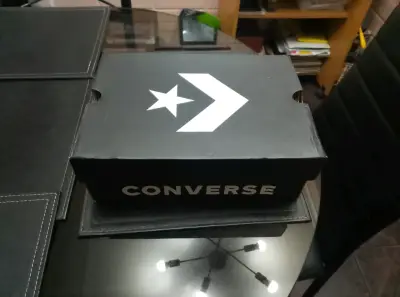 Zapatillas Converse nuevas en caja - miniatura 1