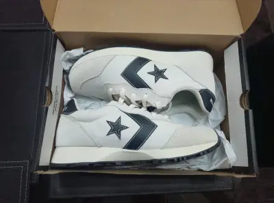 Zapatillas Converse nuevas en caja - miniatura 2