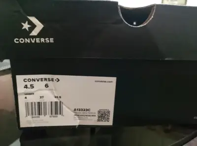 Zapatillas Converse nuevas en caja - miniatura 3