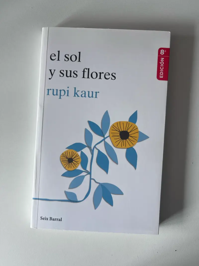 Libro 'El Sol y Sus Flores' de Rupi Kaur - 1