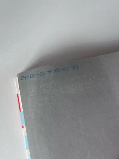 Libro 'El Sol y Sus Flores' de Rupi Kaur - miniatura 4
