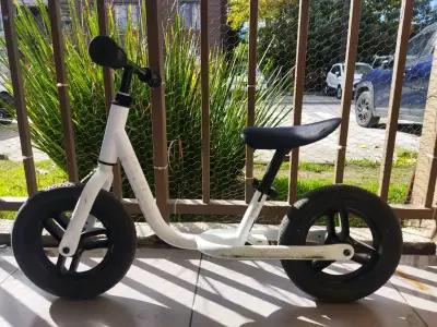 Bicicleta de equilibrio blanca - miniatura 2