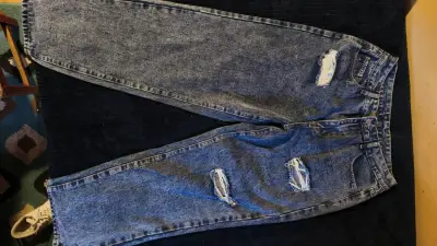 Jeans rígidos desgastados - miniatura 4