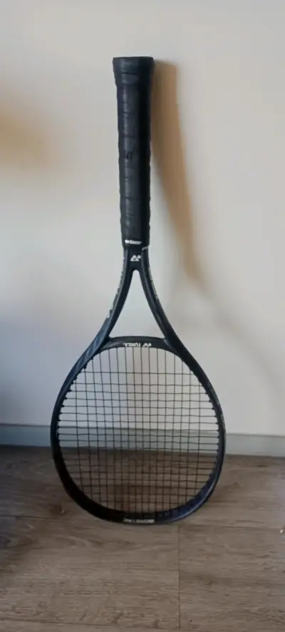 Raqueta de tenis Yonex negra - miniatura 1