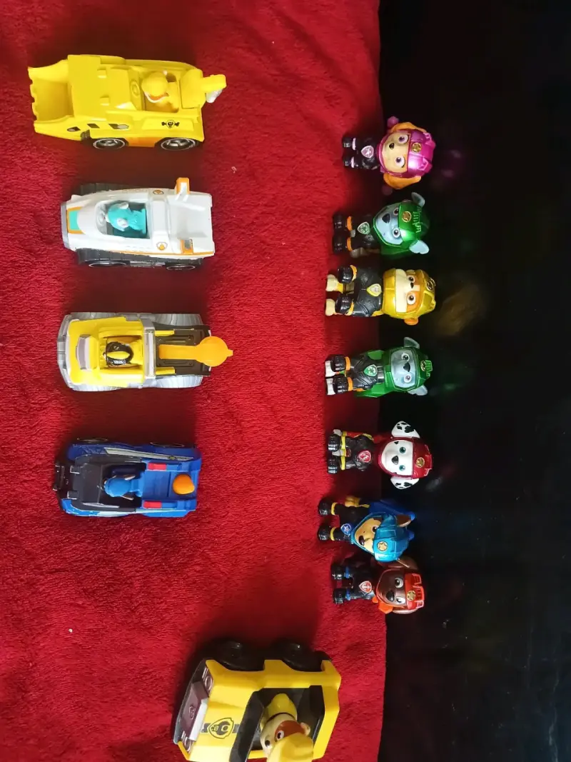 Set de figuras de personajes infantiles