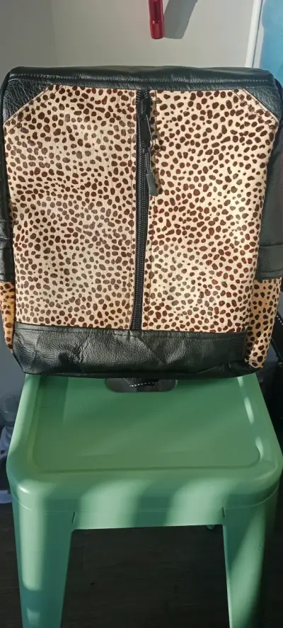 Mochila de cuero estampada - miniatura 1
