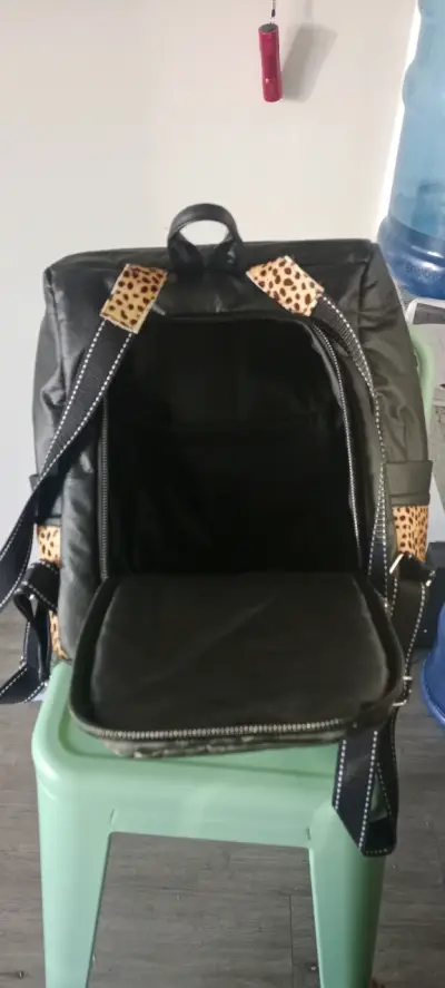 Mochila de cuero estampada - miniatura 2