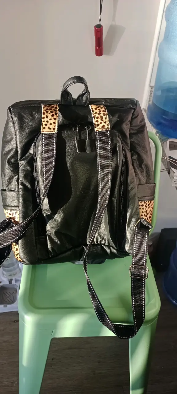 Mochila de cuero estampada - 3