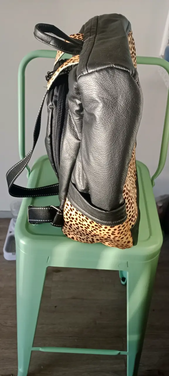 Mochila de cuero estampada - 5