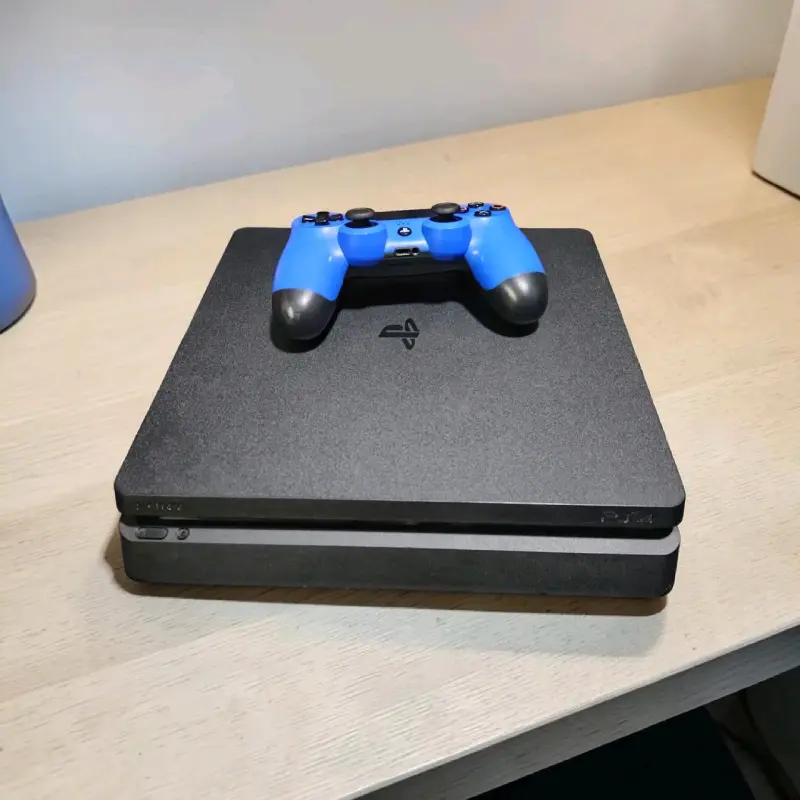 Consola PS4 con control azul - 1