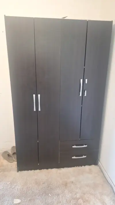 Clóset de madera con cajones - miniatura 2