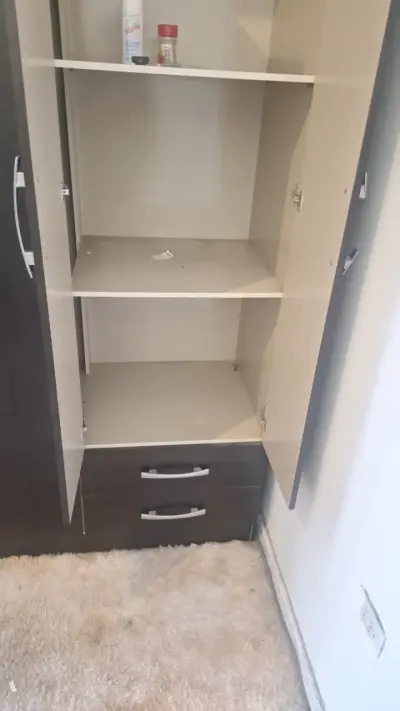 Clóset de madera con cajones - miniatura 3