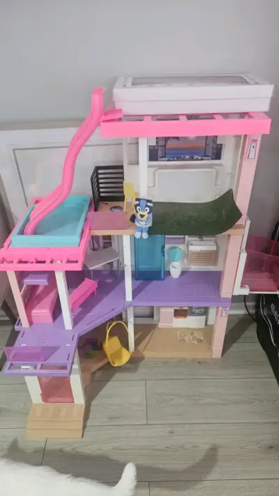Casa de muñecas grande Barbie - miniatura 1