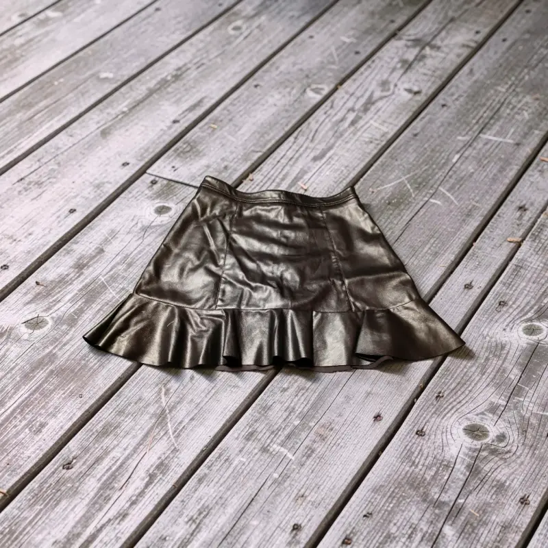 Minifalda de cuero negra
