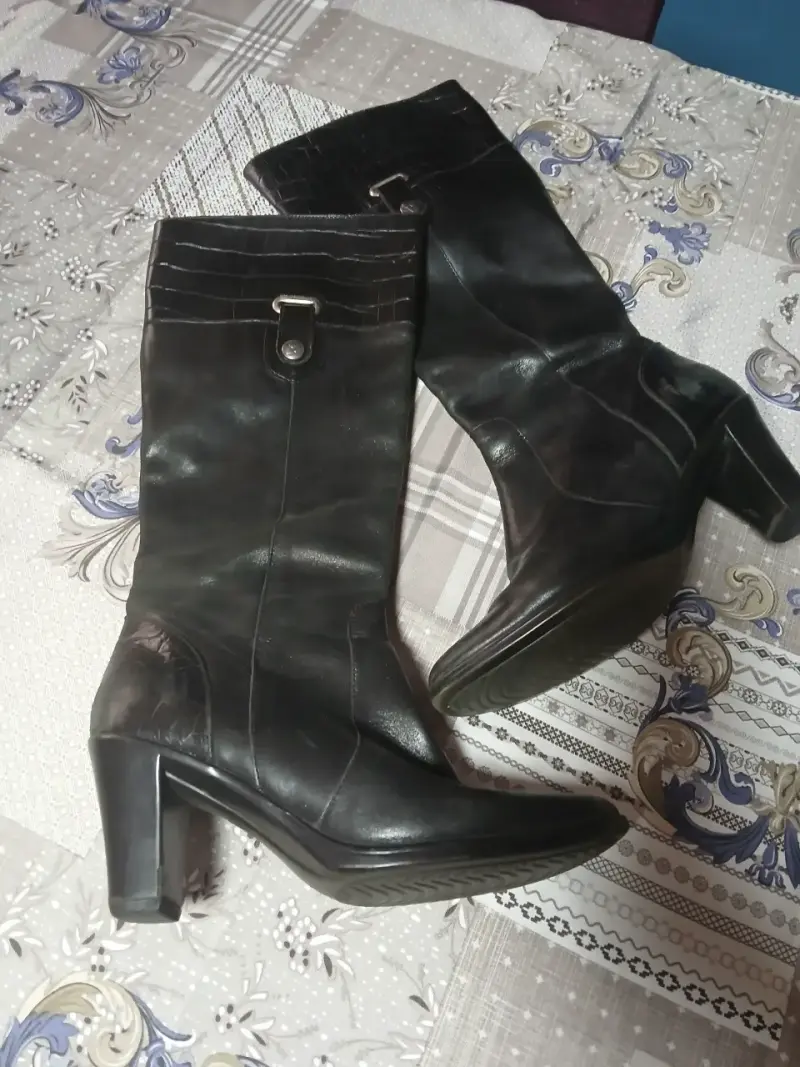 Botas negras de cuero