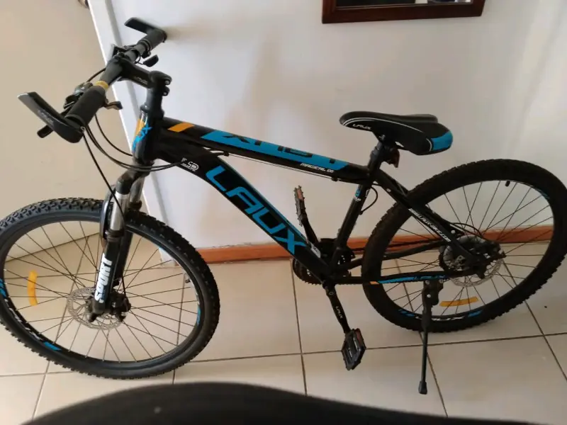 Bicicleta montaña negra y azul - 3