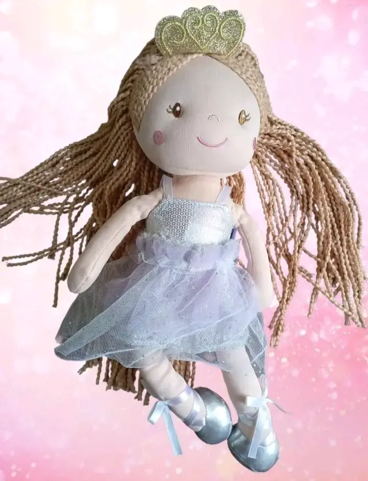 Muñeca de trapo con tutú