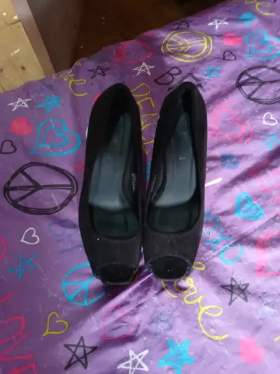 Tacones negros elegantes - miniatura 2