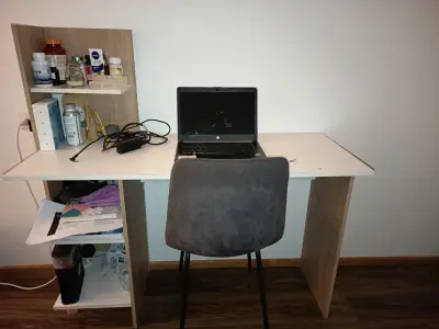 Escritorio blanco con estante - miniatura 1