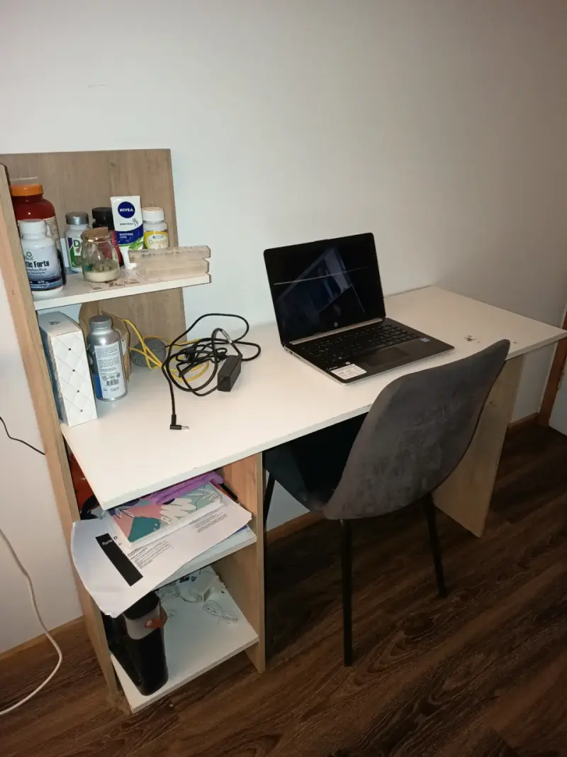 Escritorio blanco con estante - 2