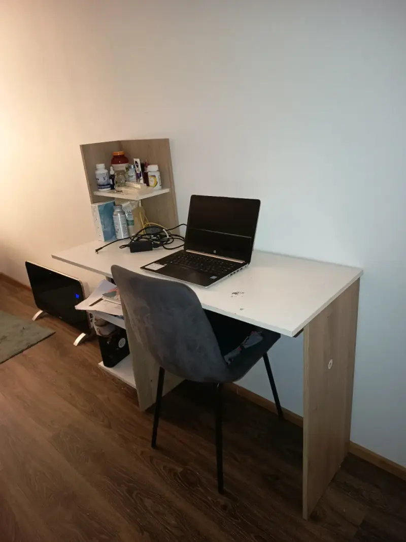 Escritorio blanco con estante - 3