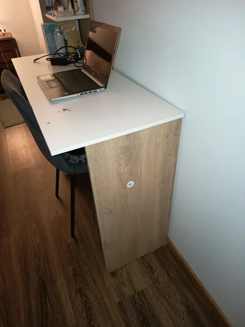 Escritorio blanco con estante - 4