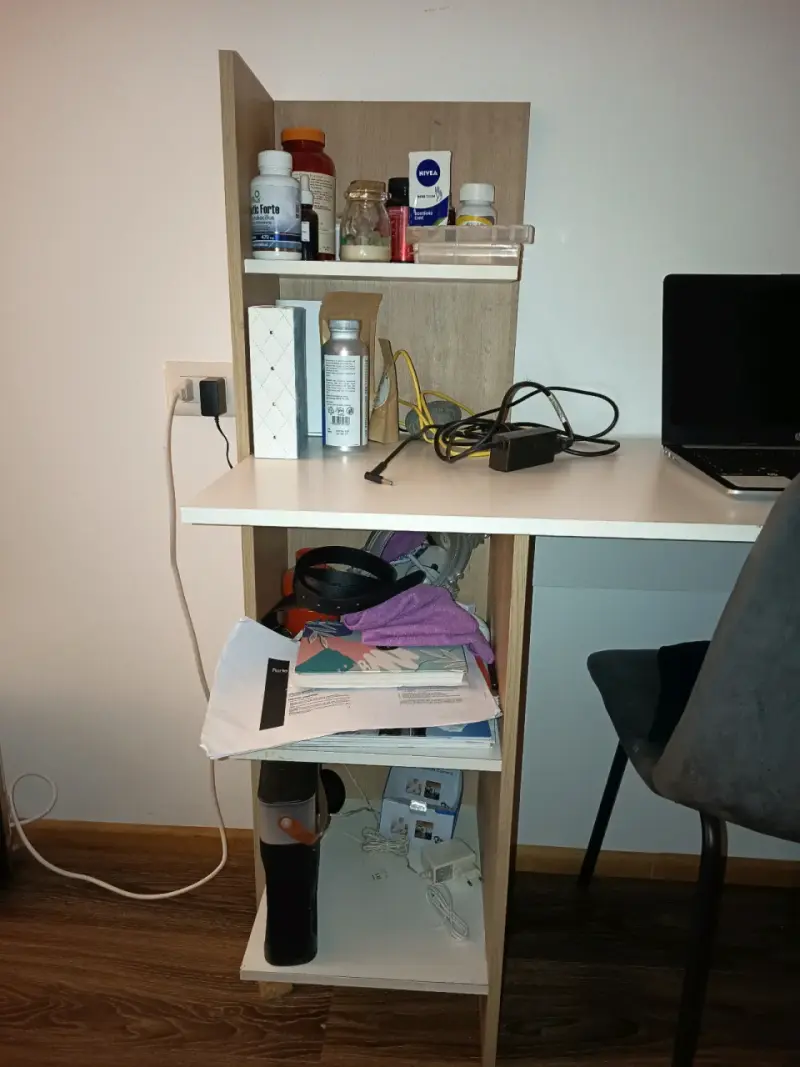 Escritorio blanco con estante - 5