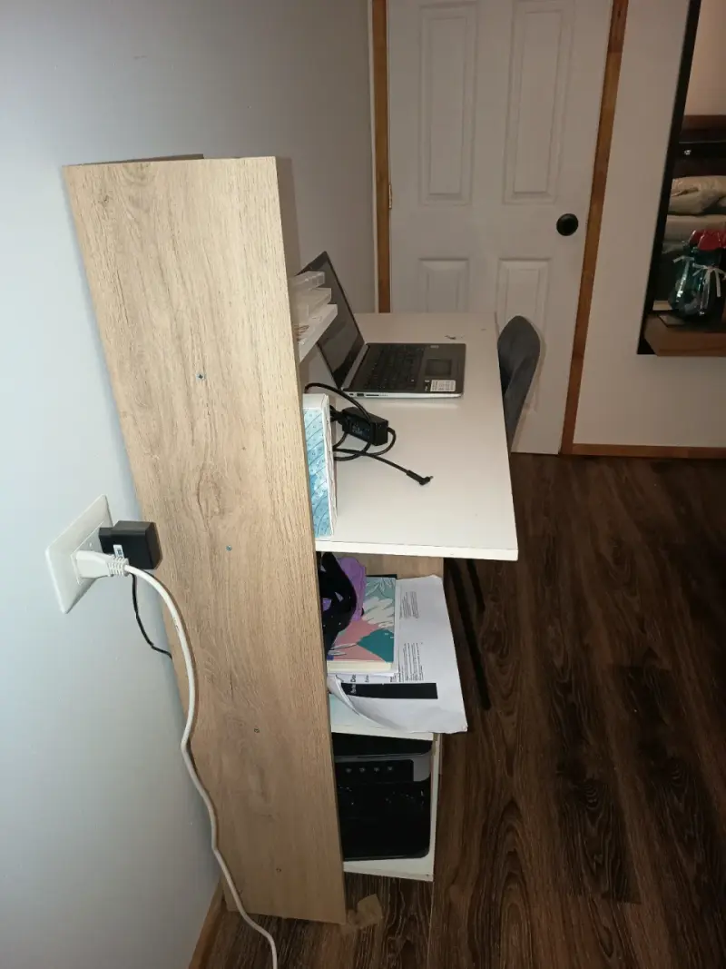 Escritorio blanco con estante - 6