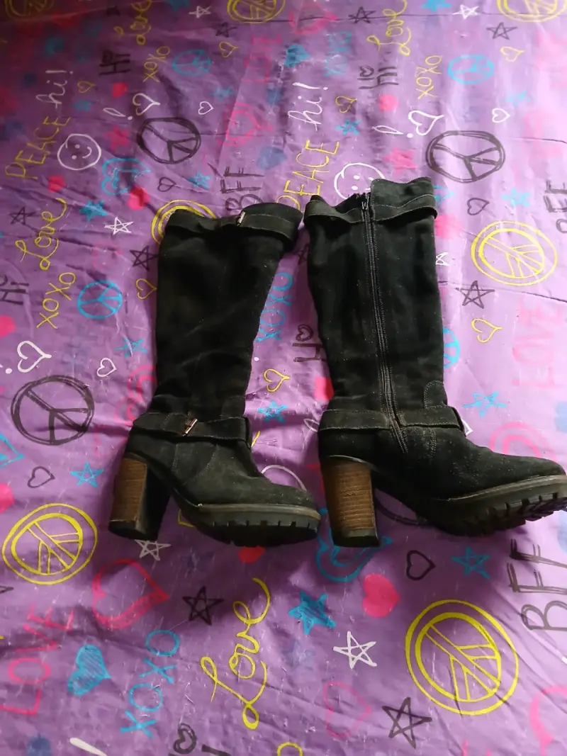 Botas negras con taco grueso - 2