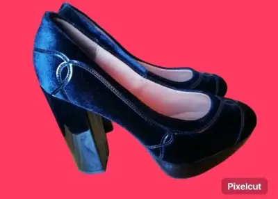 Zapatos de tacón negros elegantes - miniatura 1