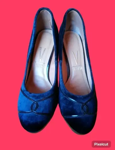 Zapatos de tacón negros elegantes - miniatura 2
