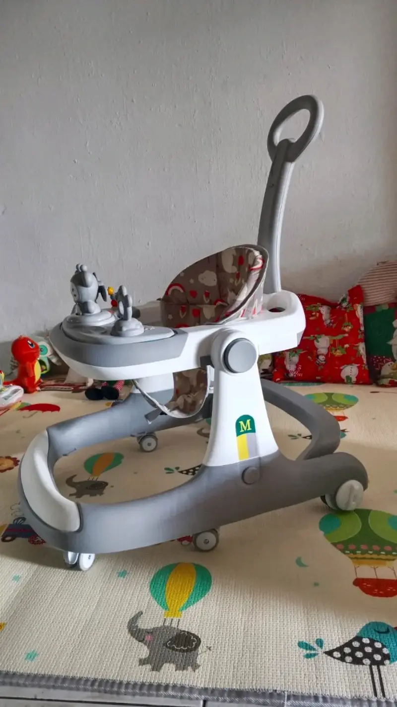 Coche de bebé desmontado con accesorios - 4