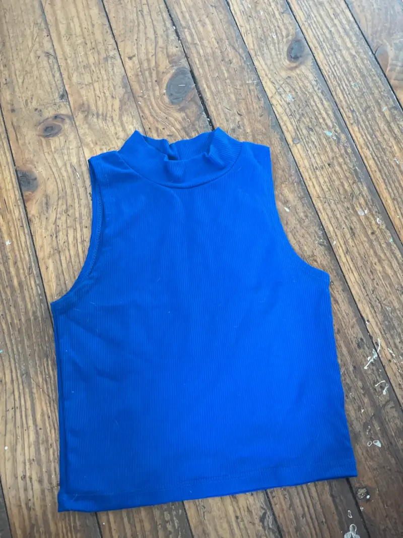 Blusa sin mangas azul - 2